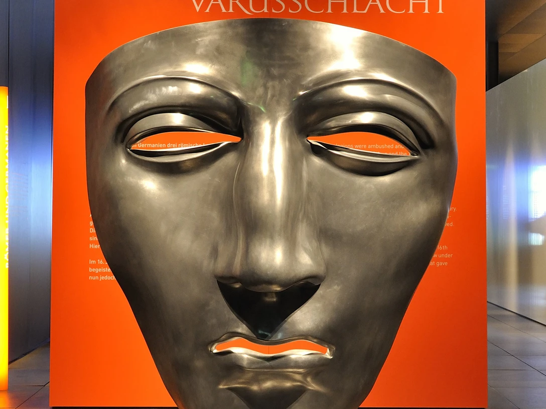 Römermaske im Museum und Park Kalkriese im Osnabrücker Land