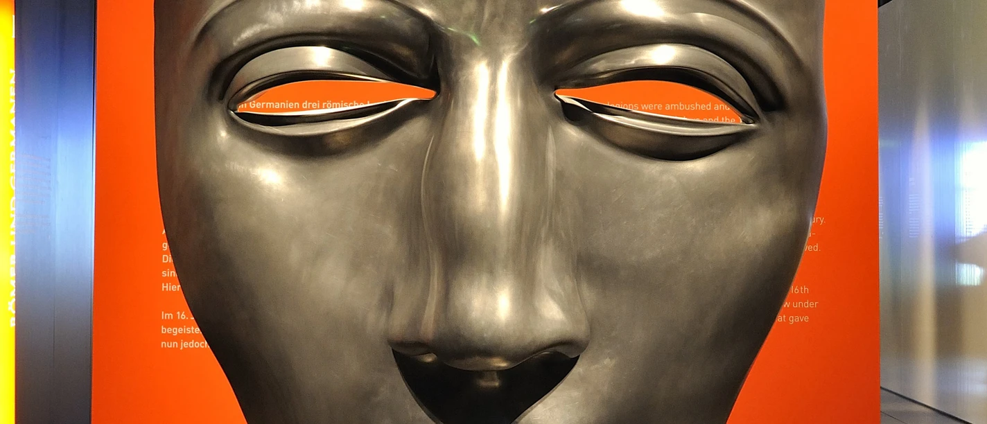 Römermaske im Museum und Park Kalkriese im Osnabrücker Land