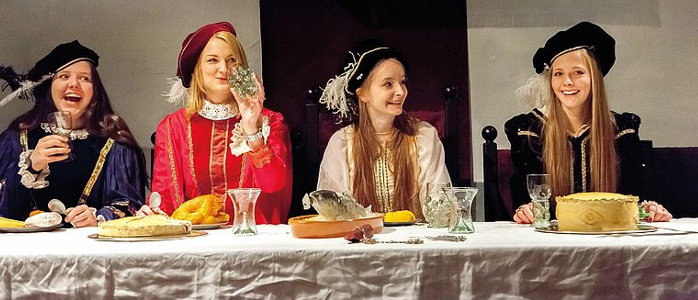 selected_csm_cropmiddle_Renaissance-Tafel_c_querdenker_dcc72988d8.jpg selected_csm_cropmiddle_Renaissance-Tafel_c_querdenker_dcc72988d8.jpg