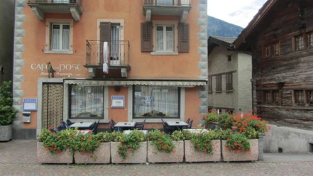 Restaurant Post.jpg