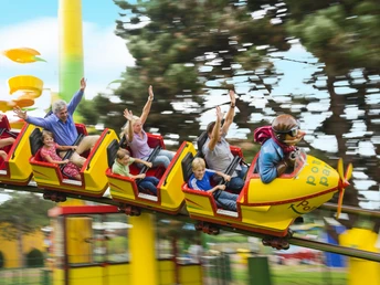 Minden - potts Blitz Das bild zeigt die Achterbahn des potts park.