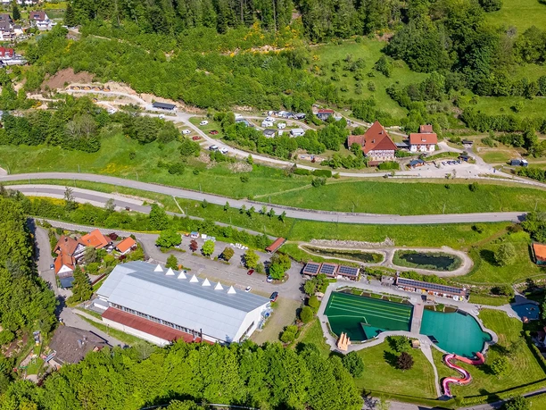 Luftbild Schwarzwaldhall Freibad und Campingplatz Luftbild Schwarzwaldhall Freibad und Campingplatz