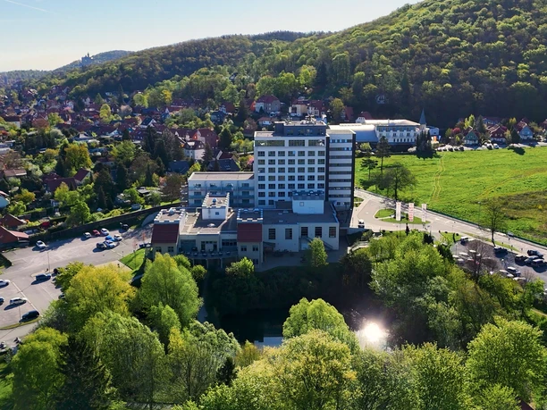 Hasseröder Burghotel i Wernigerode – Udsigt til bygningen set ovenfra Hasseröder Burghotel i Wernigerode – Udsigt til bygningen set ovenfra