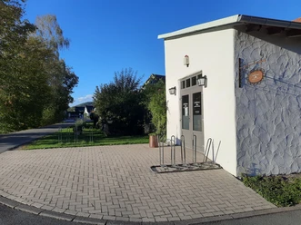 Kaffee-Pause am Eder-Radweg Zu sehen ist "Caféchen", was direkt am Ederradweg liegt. Es läd zu einer gemütlichen Kaffee-Pause ein.