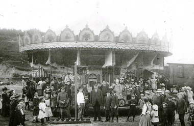 1919_Pferdekarussell Altmölln.JPG
