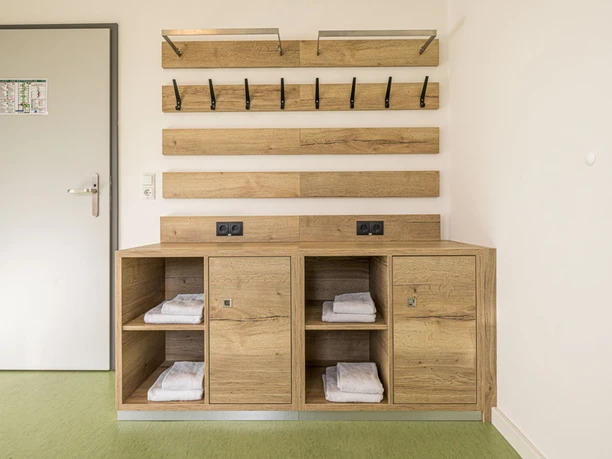 Four-bed room at the ‘Egidius Braun’ Sports and Conference Hotel in Leipzig | Leipzig Convention Bureau View of a four-bed room with a wardrobe at the ‘Egidius Braun’ sports and conference hotel in Leipzig – presented by the Leipzig Convention Bureau