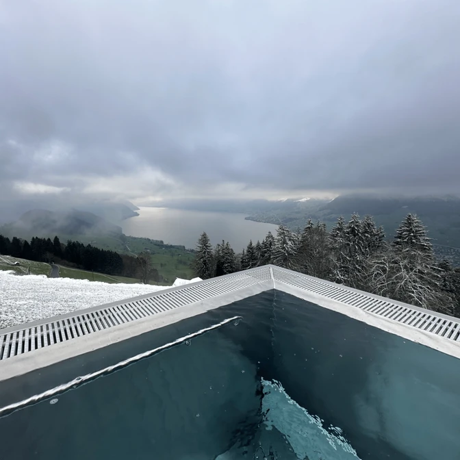 Aussenblick_Panorama_Villa Honegg.png Aussenblick_Panorama_Villa Honegg.png
