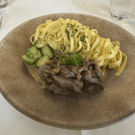 Hauptgang_Tagliatelle_Rindsgeschnetzeltes.png Hauptgang_Tagliatelle_Rindsgeschnetzeltes.png