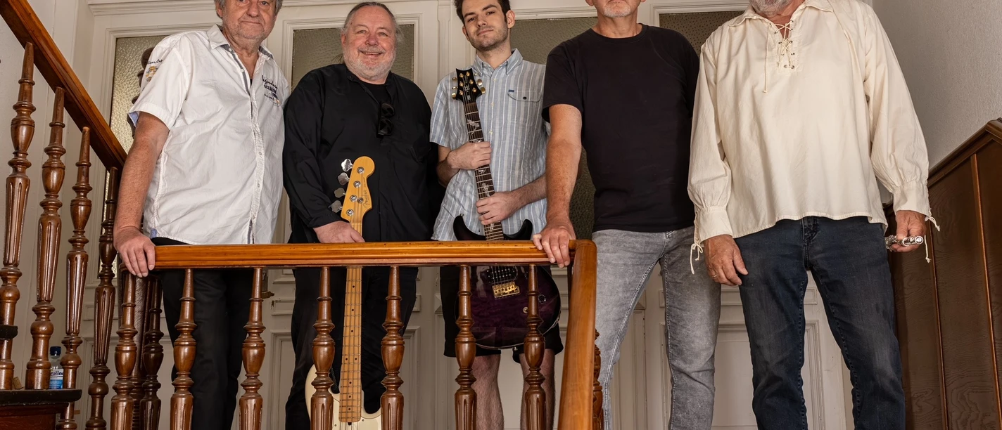 fw_troubadoors.jpg fw_troubadoors.jpg
