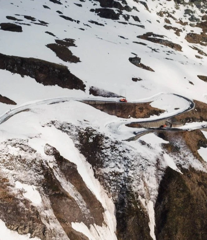 Schneeräumung Furkapass.jpg Schneeräumung Furkapass.jpg