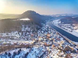 Weihnachten Blick auf Königstein im Schnee