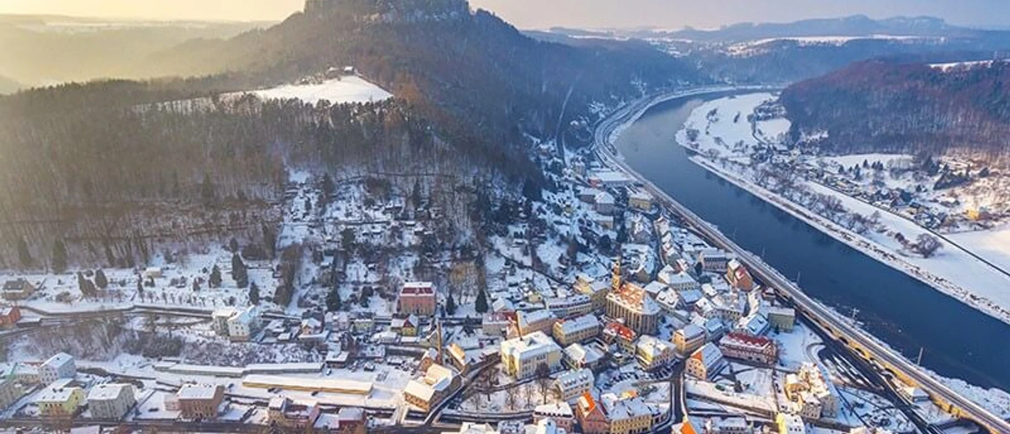 Weihnachten Blick auf Königstein im Schnee