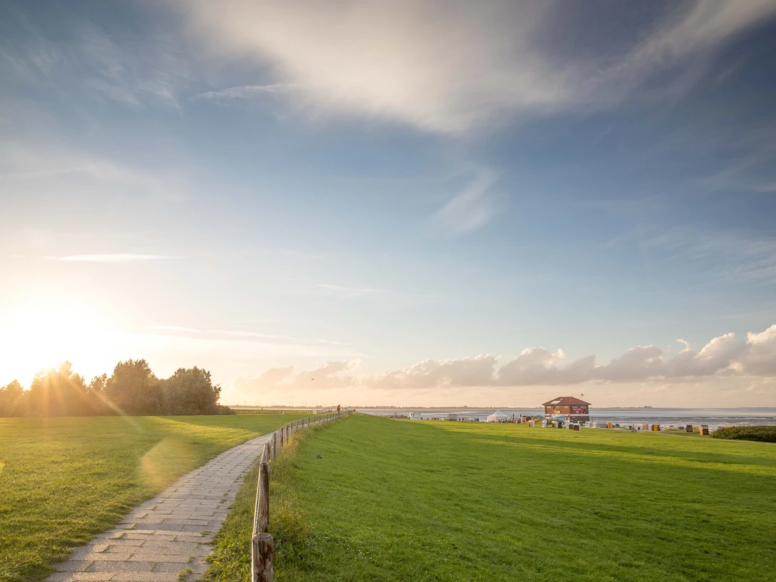 deich hooksiel außenhafen