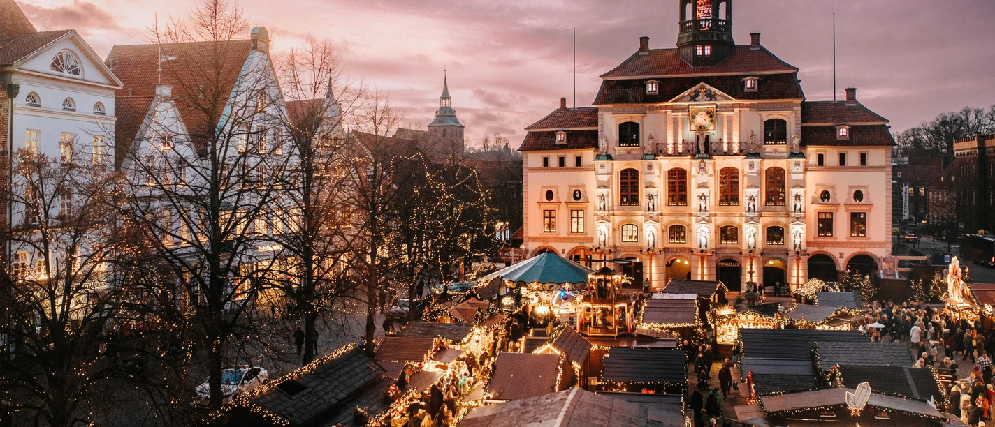 Weihnachtsmarkt am Rathaus Weihnachtsmarkt am Rathaus