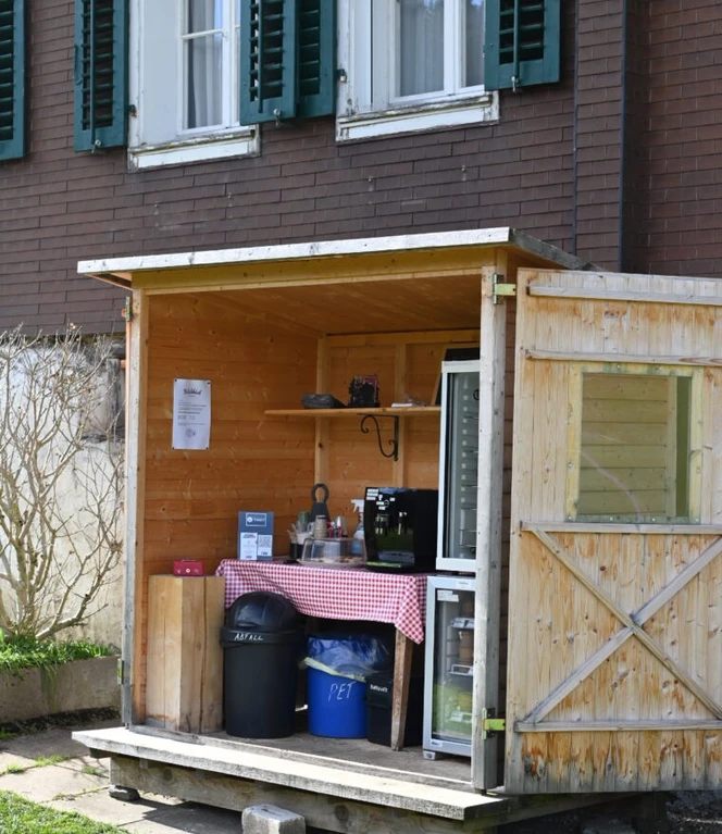 Selbstbedienungscafe-Kilchbueel-c-Andre-Amstutz.jpeg Selbstbedienungscafe-Kilchbueel-c-Andre-Amstutz.jpeg