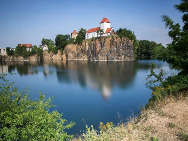 Die Bergkirche Beucha am Tagebausee Die Bergkirche Beucha am Tagebausee