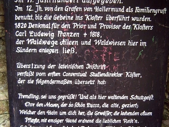 Luccaburg Informationsschild über die Geschichte der Luccaburg, angefangen von ihrer Gründung im 9. Jahrhundert.