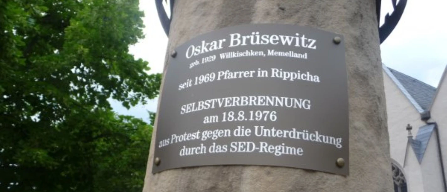 gedenktafel_oskar_bruesewitz.jpg gedenktafel_oskar_bruesewitz.jpg