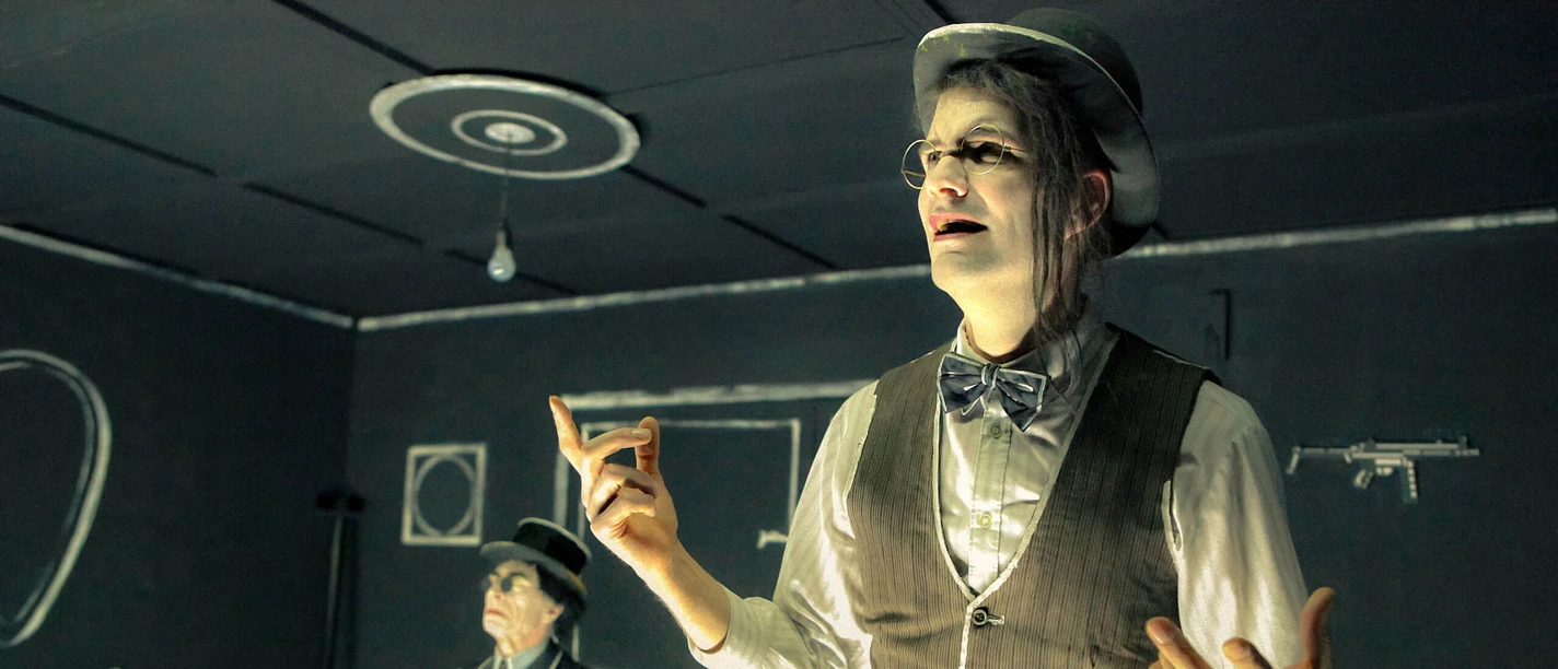 Uwe Schmieder, Frank Genser Zwei Schauspieler in Kostümen auf der dunklen Bühne von ENDSPIEL im Schauspiel Köln