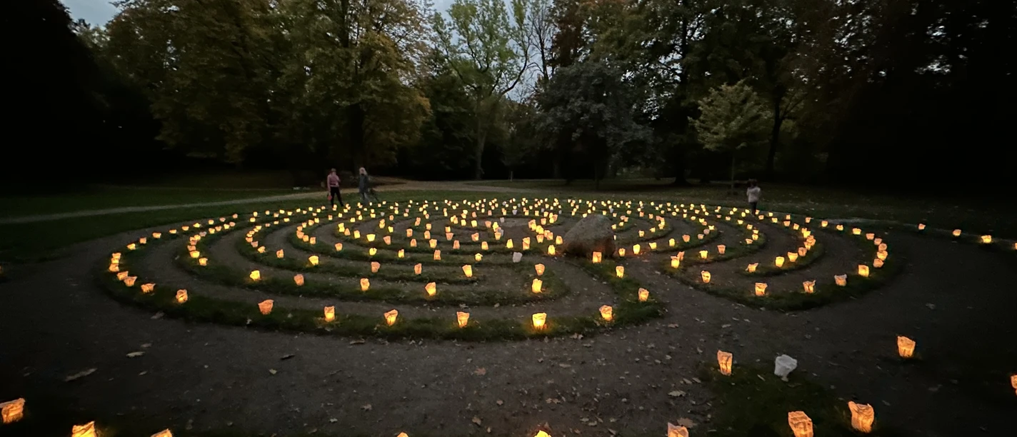 Lichter-Labyrinth 10-2022.jpg Lichter-Labyrinth 10-2022.jpg