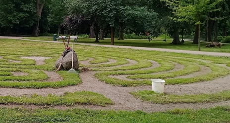 Rosenlabyrinth-Eingangsbereich.jpg