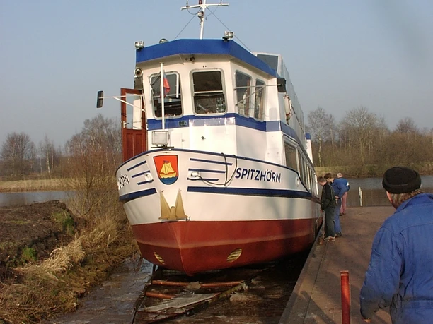 Slipanlage im Hafen Barßel mit MS Spitzhörn Slipanlage im Hafen Barßel mit MS Spitzhörn