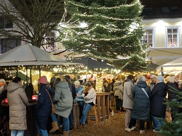 Der kleine Weihnachtsmarkt_Bad Iburg_C_Historisches Iburg e.V (1).jpg Der kleine Weihnachtsmarkt_Bad Iburg_C_Historisches Iburg e.V (1).jpg