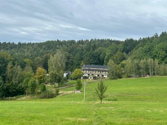 Blick zum Waldgut Naturresort
