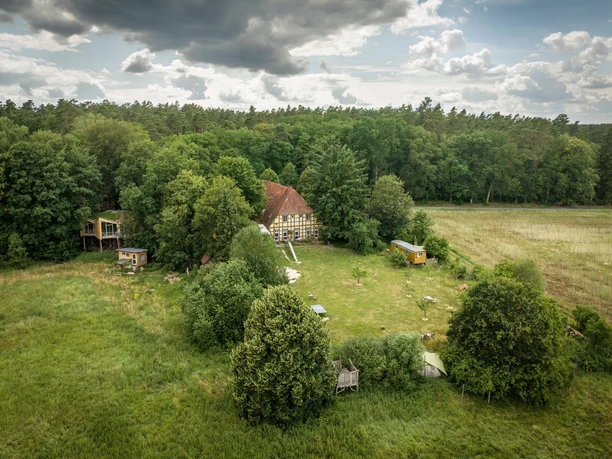Luftansicht Gelände Biohotel Kenner's Landlust Luftansicht Gelände Biohotel Kenner's Landlust