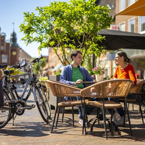 Café-Besuch Marktplatz Meppen – Radfahren im Emsland © Emsland Tourismus GmbH.jpg Café-Besuch Marktplatz Meppen – Radfahren im Emsland © Emsland Tourismus GmbH.jpg