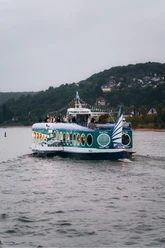 Das Fahrgastschiff Moby Dick der BFF auf dem Rhein