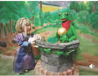 Froschkönig mit Kugel.jpg