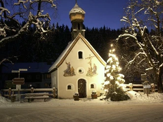 Hochamt vor der Kapelle in Klais