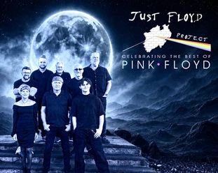 3c602d92-1443-4180-a0b9-d463e48bc056.jpeg Band Just Floyd vor Mondkulisse mit Pink-Floyd-Schriftzug und Regenbogenprisma.