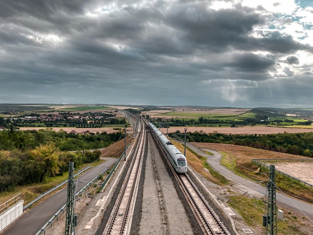 karsdorf_eisenbahnrundweg_ICE_c_kristin_koch