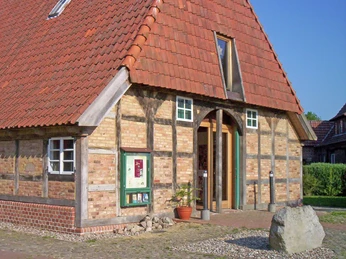 Der Eingang vom URLA-Hus Der Eingang vom URLA-HusThe entrance to the URLA-HusIndgangen til URLA-HusDe ingang van URLA-Hus