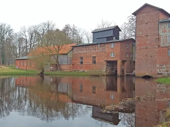 Scheeßeler Mühlenensemble von der Rückseite Scheeßeler Mühlenensemble von der RückseiteScheeßel mill ensemble from the rearScheeßels mølleensemble set bagfraScheeßel molenensemble vanaf de achterkant