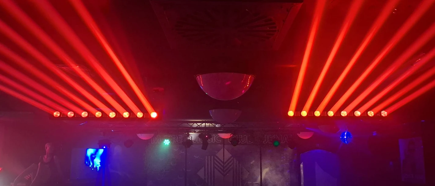 M-Pire Music Club M-Pire Music Club beleuchtet mit roten Strahlern