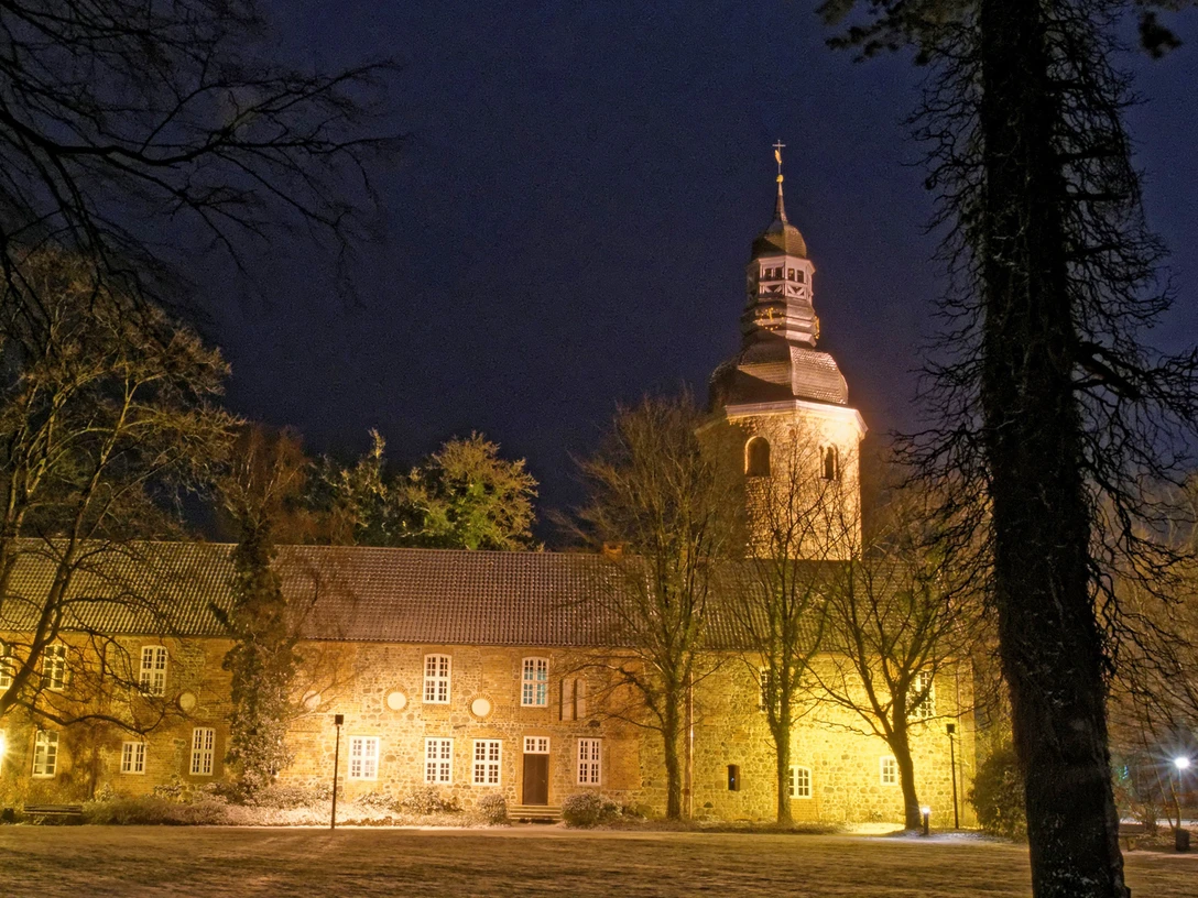 Kloster Zeven im abendlichen Glanz Kloster Zeven im abendlichen GlanzZeven Monastery in the evening glowZeven-klosteret i aftenlysetKlooster Zeven in de avondgloed