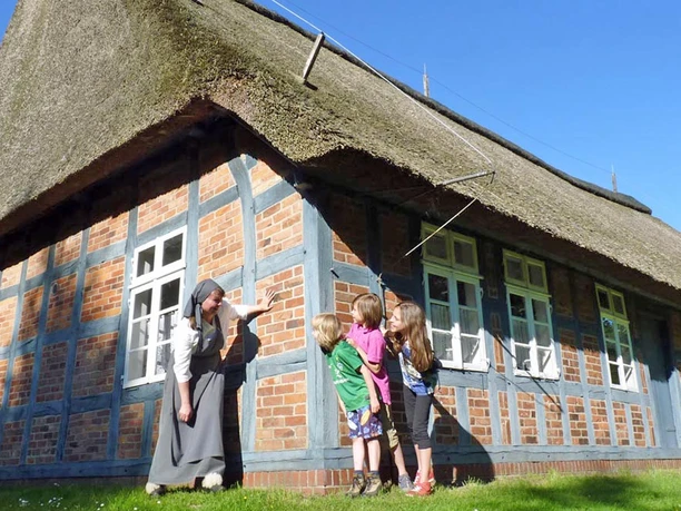Kinderführung auf dem Historischen Moorhof Kinderführung auf dem Historischen Moorhof