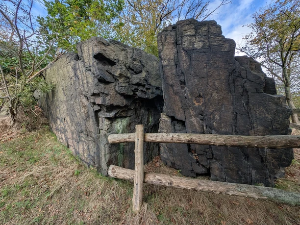 Nationales Geotop Windschliffe auf dem Kleinen Berg Hohburg Nationales Geotop Windschliffe auf dem Kleinen Berg Hohburg