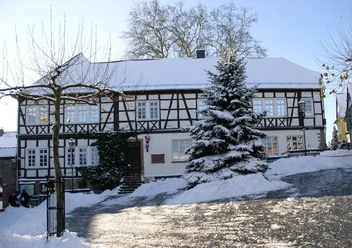 Weihnachten VTM im Schnee 2024.jpg