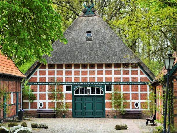 Fackwerkhaus des Heimatmuseums Scheeßel in der Frontansicht Fackwerkhaus des Heimatmuseums Scheeßel in der Frontansicht