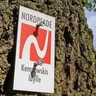 Markierungszeichen des NORDPFADES Kempowskis Idylle Markierungszeichen des NORDPFADES Kempowskis Idylle