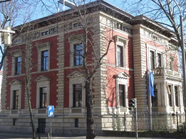 Die Villa vom Verleger Hermann Julius Meyer. Die Villa vom Verleger Hermann Julius Meyer.