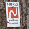 Markierungszeichen des NORDPFADES Wümme und Vareler Heide Markierungszeichen des NORDPFADES Wümme und Vareler Heide