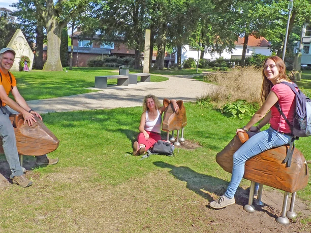 Ein schöner Platz zum Verweilen - der Rathauspark in Scheeßel Ein schöner Platz zum Verweilen - der Rathauspark in Scheeßel