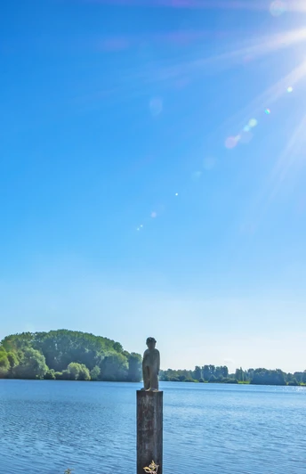 Vörder See mit Seemann Vörder See mit SeemannLake Vörder with sailorVördersøen med sejlerVördermeer met zeiler