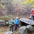 Wanderer am Großsteingrab im Forst Eichholz Wanderer am Großsteingrab im Forst EichholzHikers at the megalithic tomb in Eichholz forestVandrere ved megalitgraven i Eichholz-skovenWandelaars bij de megalithische graftombe in het Eichholz-bos