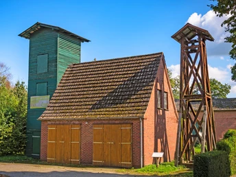 Der Glockenturm in Glinstedt Der Glockenturm in GlinstedtThe bell tower in GlinstedtKlokketårnet i GlinstedtDe klokkentoren in Glinstedt